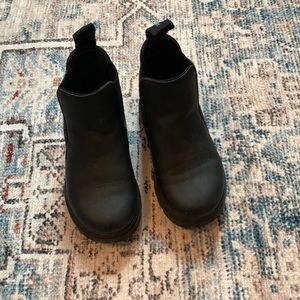 Native boots size 9